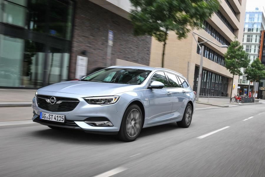  Opel Insignia Sports Tourer Turbo D 2017 года  (фото 11 из 40)